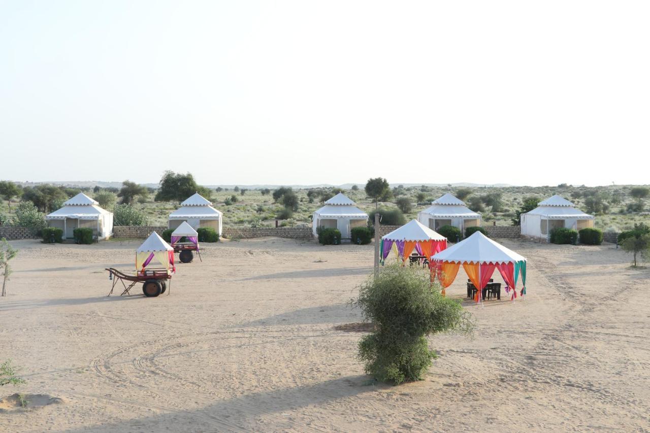 Sunny Desert Camp Kuri