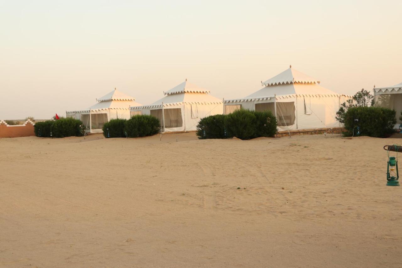 Campsite Sunny Desert Camp