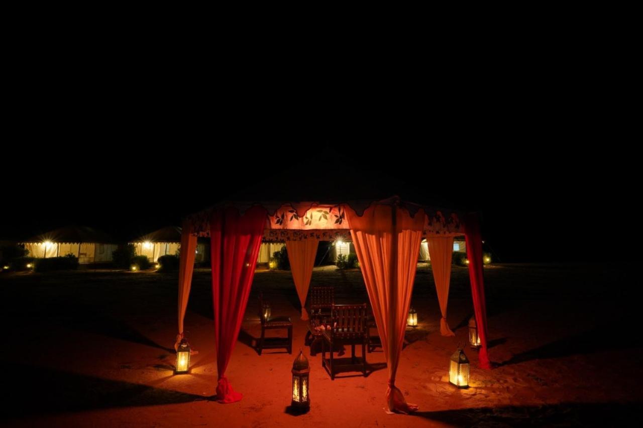 Sunny Desert Camp Kuri