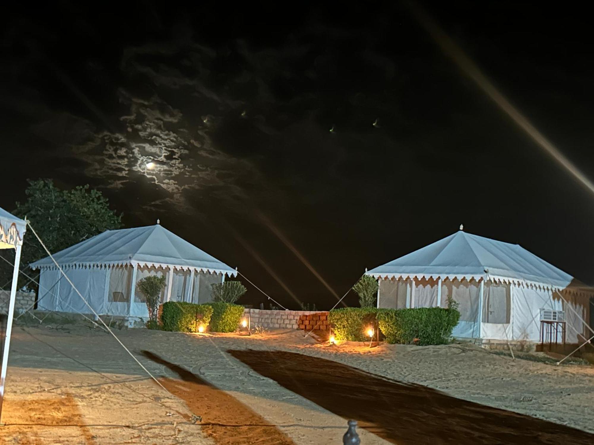 Campsite Sunny Desert Camp Kuri