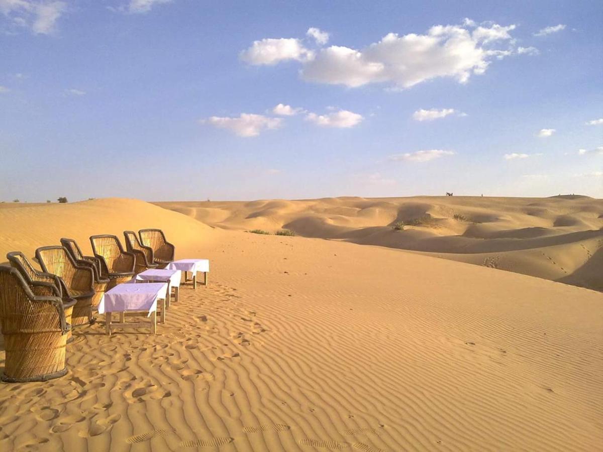 Sunny Desert Camp Kuri